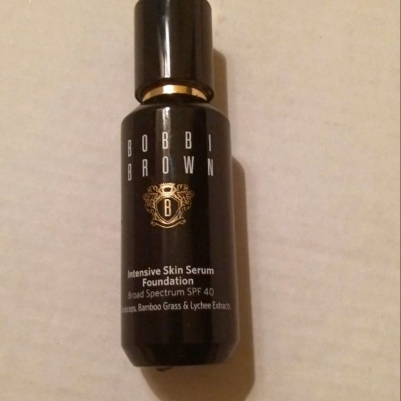 Bobby Brown intensive skin serum foundation broad spectrum SPF 40. Color sand